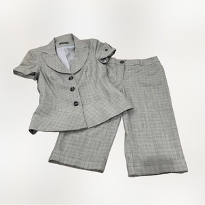 Truworths Gray 2 piece Striped Pant Suit Size 34 See pics for‎ Measurements